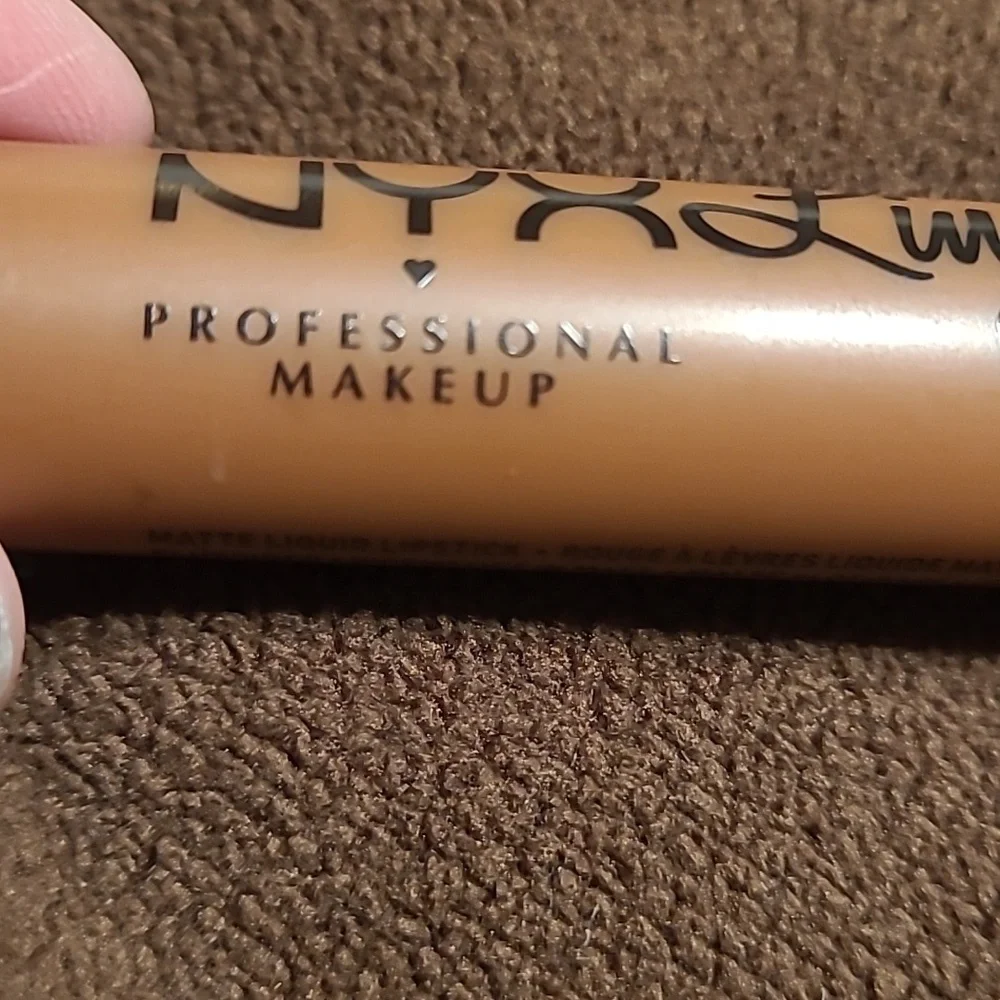 NYX LIP Lingerie XXL Hot Carmelo NWT sealed